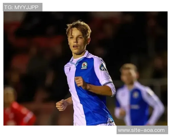 阿森纳密切关注布莱克本小将泰洪一年多正在积极进行转会谈判